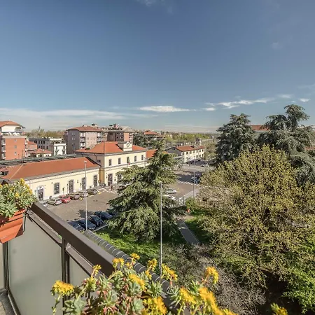 Angolo Stazione - Con Terrazzo Panoramico * Pavie